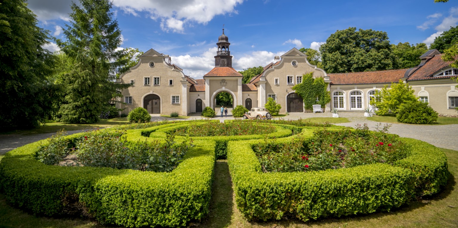 palazzo maniero hotel ristorante alloggi appartamenti camere in Polonia Masuria