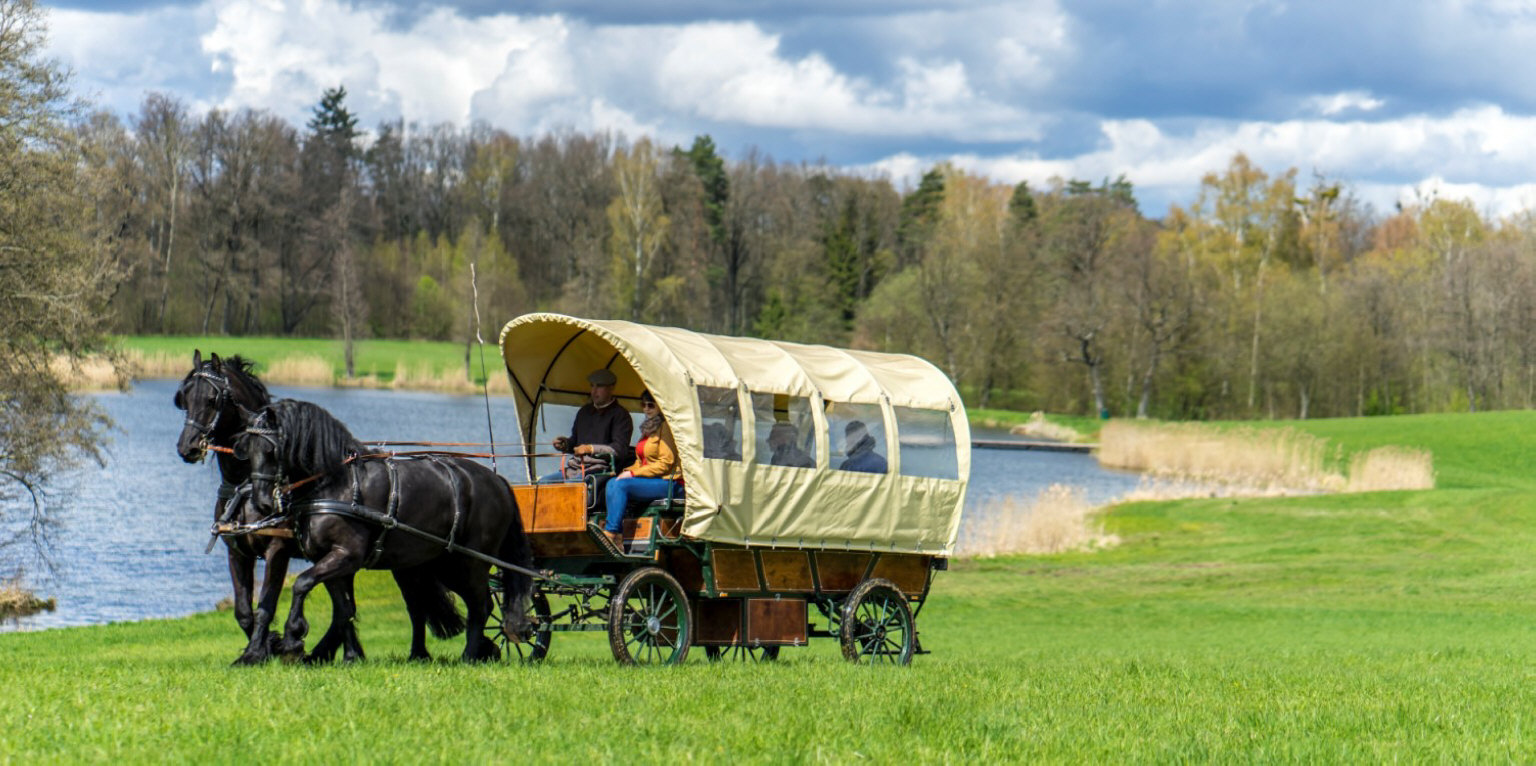 palazzo maniero hotel ristorante alloggi appartamenti camere in Polonia Masuria